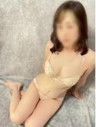 新人 彩子(あやこ)
